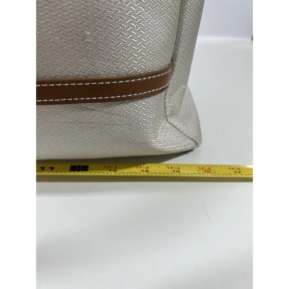 DELSEY tote measurements